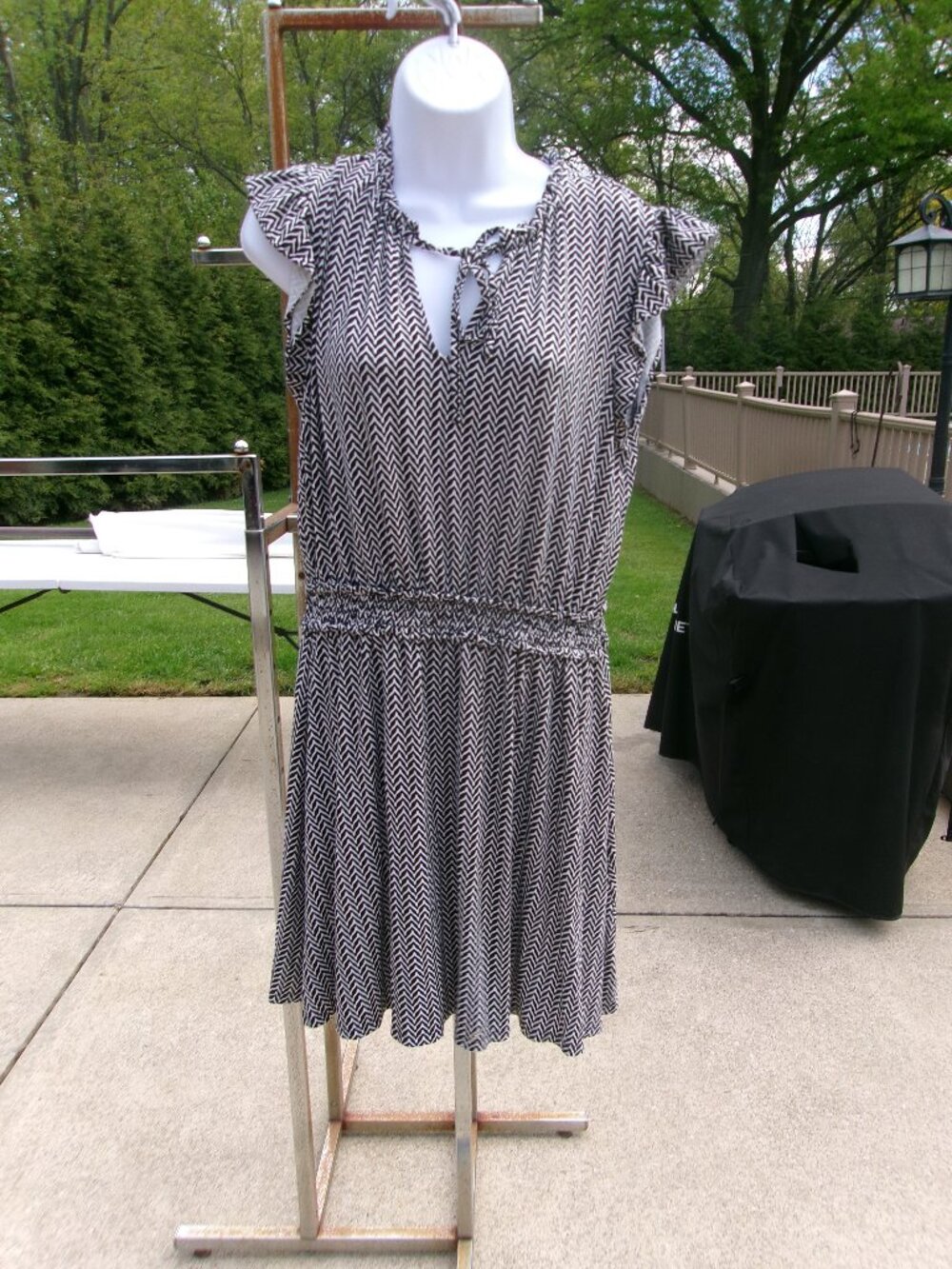 LOFT BLACK&WHITE KNIT DRESS L